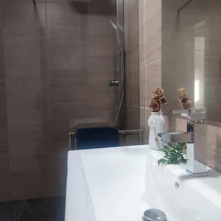 Relajate Cerca Del Mar, Con Vistas A Termas Romanas アパート フエンヒロラ