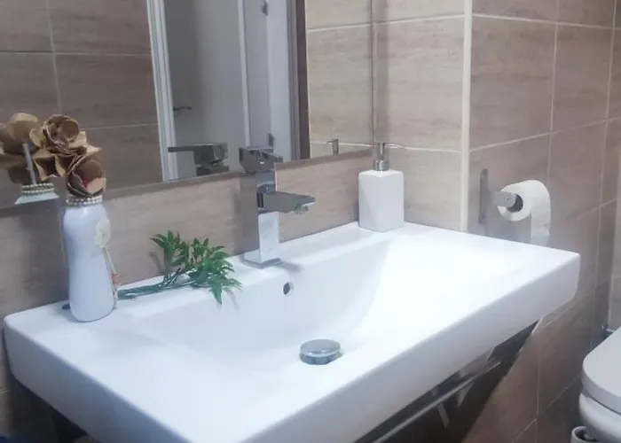 Relájate Cerca Del Mar, Con Vistas A Termas Romanas Apartamento