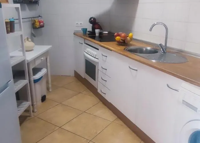 Relájate Cerca Del Mar, Con Vistas A Termas Romanas